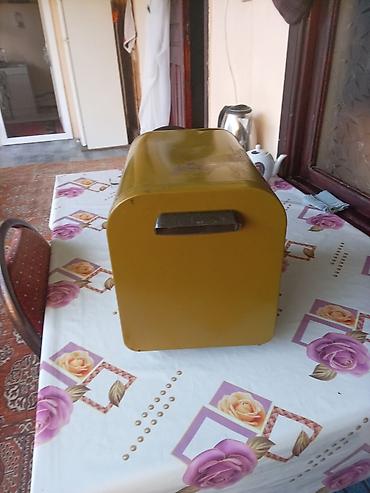 qablar aliram: Sarı rəngli metal çörək qutusu - Material: möhkəm metal korpus - — 1