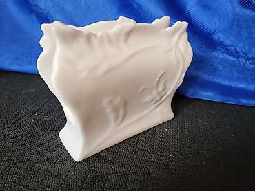 Ostalo posuđe: Porcelanskinov drzac salveta 1970g + Stalak za salvete,spoljasnji na lalafo.rs — 7 Ostalo posuđe: Porcelanskinov drzac salveta 1970g + Stalak za salvete,spoljasnji — 7