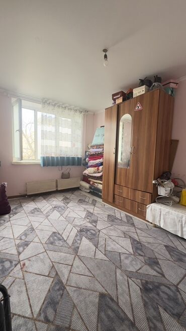 каракол недвижимости: 1 бөлмө, 14 кв. м, Жатакана жана мейманкана түрүндө, 3 кабат