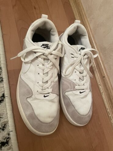 Ботинки: Nike SB idman ayaqqabısı - Model: Nike SB (skate/şəhər üslubu üçün) -