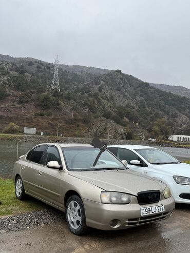 Hyundai: Hyundai Elantra: 2 l | 2001 il Sedan