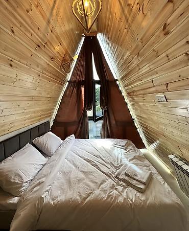 Bağ evlərinin kirayəsi: Dağ menzereli İsti hovuzlu A-frame ev Evin heyetinde ayrica bisetka — 4