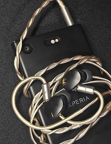 маленький монитор: Sony Xperia Xz1 Compact, Б/у, 32 ГБ, цвет - Черный — 1