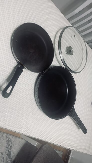 бу сковородки: За 2 сковородки за 900сом 28 см - гранитное покрытие с крышкой 26 см