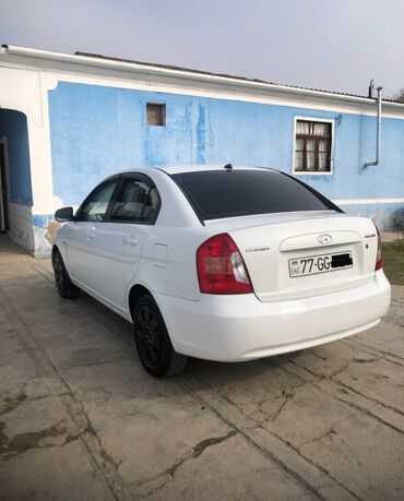 Hyundai: Hyundai Accent: 1.4 l | 2010 il Sedan — 2