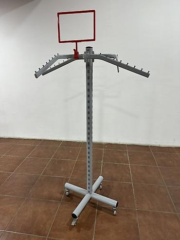 Оборудование для магазинов: Tənzimlənən metal paltar asılqanı. Bu asılqan kommersiya və ya — 2