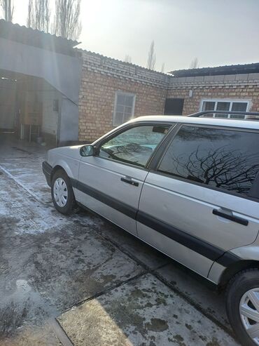 Volkswagen: Volkswagen Passat: 1991 г., 1.8 л, Механика, Бензин, Универсал