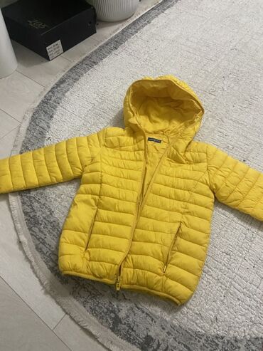 батут детский надувной: Детская куртка, с капюшоном для 7-10 лет. Качество хорошее