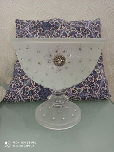 Vazalar: Vaza, meyvelik. Tezedir . Cox gozeldir, yeterince boyukdur, nisbeten — 9