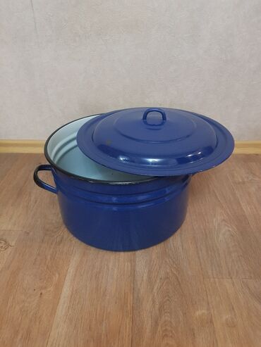 синяя посуда: Эмалированная советская кастрюля на 20 литров