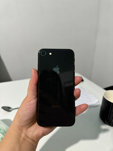 Apple iPhone: IPhone 8, Б/у, 64 ГБ, Черный, Чехол, 100 %