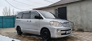 Toyota: Toyota Noah: 2004 г., 2 л, Автомат, Бензин, Минивэн — 1