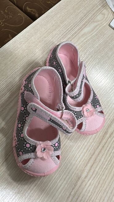 Детская обувь: Польские детские тапочки 23размер новые! Размер не подошел . Брали