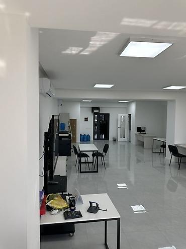 бц лондон: Аренда офисов, 92 м², В бизнес центре, 1 линия, С видом на горы, С оборудованием — 7