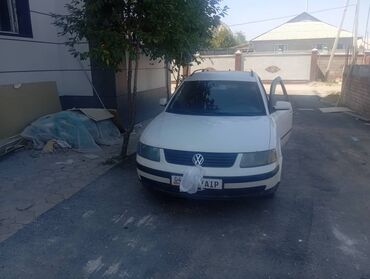 авто легковой: Volkswagen Passat Variant (универсал), белый цвет. Основные