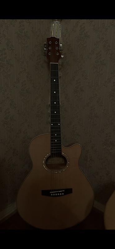 gibson gitara: Akuistik gitara – cutaway korpuslu model. - Korpus: təbii ağac rəngi — 1