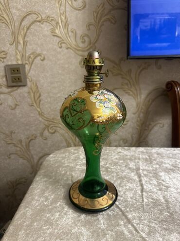 4 cü sinif informatika iş dəftəri: Bəzəkli şüşə kerosin lampası - Material: qalın yaşıl şüşə, metal