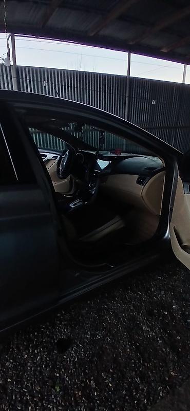 Hyundai: Hyundai Elantra: 1.8 l | 2011 il Sedan — 13