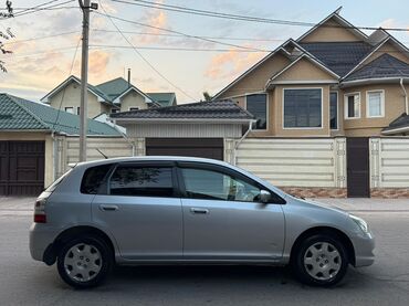 маленькая машина: Honda Civic: 2005 г., 1.7 л, Вариатор, Бензин, Хэтчбэк