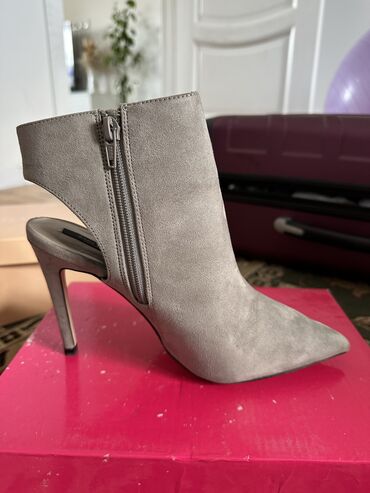 летняя обувь 38: Продам туфли за 3000сом, Zara новый, покупала за 5000с размер не