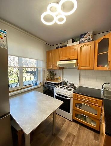 flat osh: 3 комнаты, 58 м², 4 мкр 4 этаж — 4