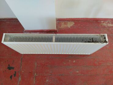 Təmir və tikinti: Radiator paneli (1 metrlik). Üst və alt hissədə rəngi bir az tökülüb