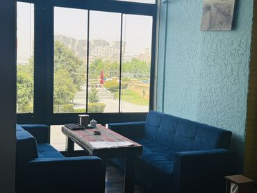 Restoran, kafelər: - Yumşaq divan dəstləri: 2 və 3 nəfərlik Qabaq Masası İlə birgə dəst — 4