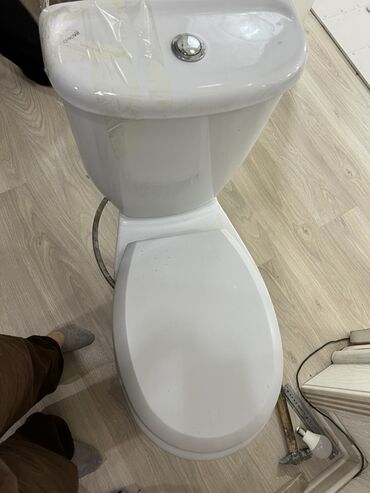 баки для воды: Унитаз Напольный, Б/у, Материал: Фарфор