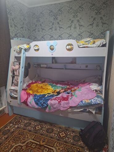 детский двухъярусная кровать: Двухъярусная кровать, Б/у