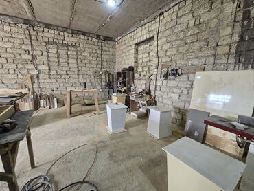 Sex, zavod və fabriklər: Mebel Sexi ( Taxta Sexi ) Arendaya (İcarəyə) Verilir. 110kv. Hündürlük — 10