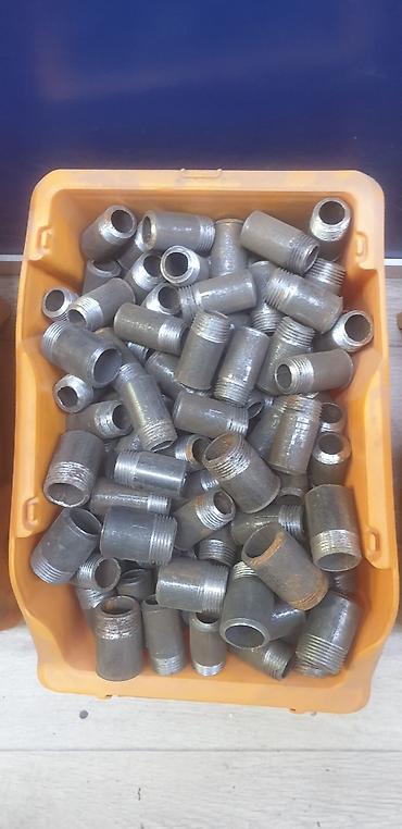 Муфты для соединения труб: Соединительная муфта, изготовленная из металла, с резьбой на обоих — 10