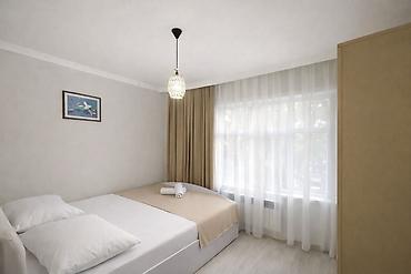 villa sekilleri: 🏡 Qəbələdə mərkəzdə dağ mənzərəli 8 nəfərlik sakit ərazidə yeni — 8