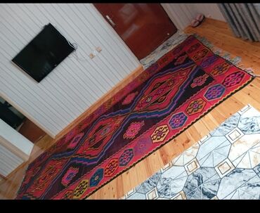 Kovrolin: Əl naxışlı, rəngarəng kilim/xalça - Üslub: Azərbaycan-Şərq motivli