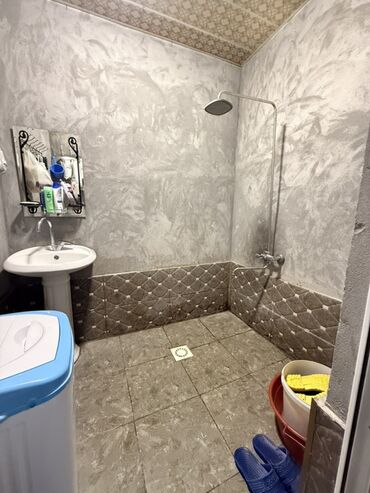 Həyət evləri və villaların satışı: Satılır: həyət evi - Qonaq Otağı,Mətbəx,Sanitar qovşaq,3 otaqdan — 10