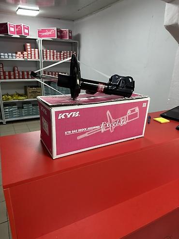 партс: Амортизатор передний KYB Excel-G (газовый) Оригинальные передние — 1