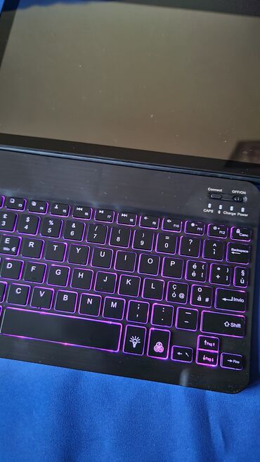 Tableti: Lenovo Tab E10 + bežična Bluetooth tastatura - Tablet: Lenovo Tab E10 — 12