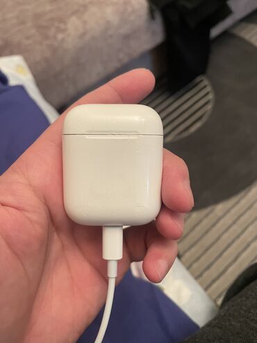 1 комн квартир: Продаю кейс от AirPods 1-2 оригинал, только кейс без наушников