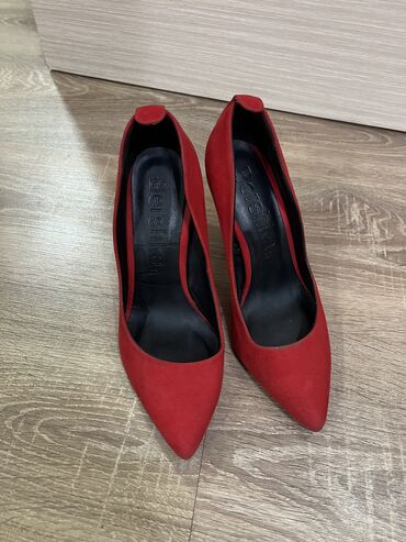 обувь зима: Туфли Bershka, 37, цвет - Красный