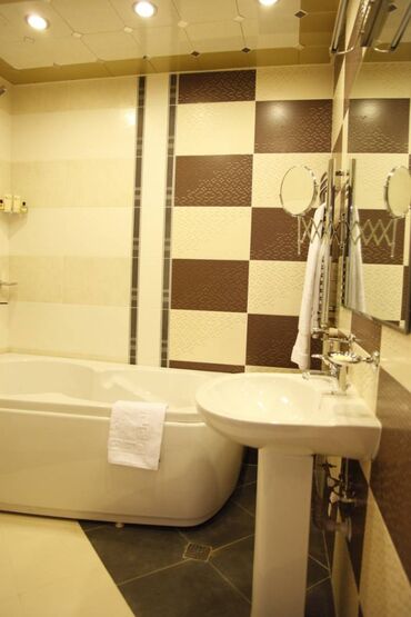 Kommersiya daşınmaz əmlakının satışı: Badamdar qəsəbəsi ərazisində 4 ulduzlu 5 mərtəbəli hotel satılır — 15