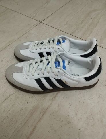 кроссовки 43 размер: Эркектердин кроссовкасы, 40, Adidas, Жаңы, түсү - Ак, Өзү алып кетүү