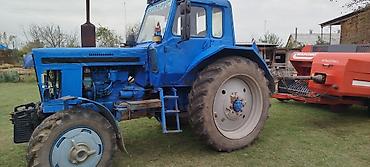 traktor şinleri: Belarus markalı traktor. Şəkillərdə mavi rəngli, kabinalı kənd — 5