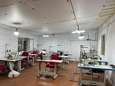 Аренда цехов, заводов и фабрик: Ак-Тилек ж/м Сдается швейный цех с общежитием Площадь: 115м2; 4соток — 7