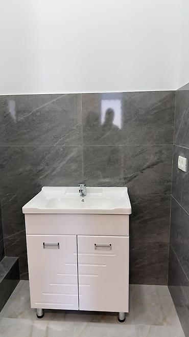 Аренда помещений свободного назначения: Сдается в БЦ коммерческого помещения В центре города . Площадь 65 — 8