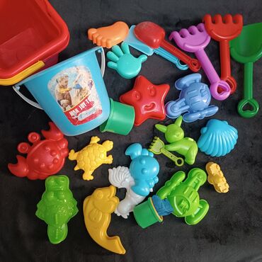 Игрушки: Набор мягких игрушек включает в себя семь различных фигурок, каждая со — 20