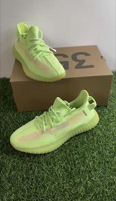 Patike: Patike – silueta inspirisana modelom 350 sa Boost-stil đonom Brojevi — 9