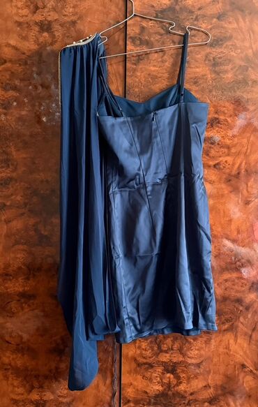 Ziyafət donları: Bu geyim qadınlar üçün nəzərdə tutulmuş müxtəlif üslublu iki paltardan -da lalafo.az — 9 Ziyafət donları: Bu geyim qadınlar üçün nəzərdə tutulmuş müxtəlif üslublu iki paltardan — 9