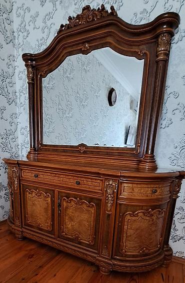 qoz lepesi: Klassik üslubda böyük güzgülü konsol/komod - Material: təbii ağac — 1