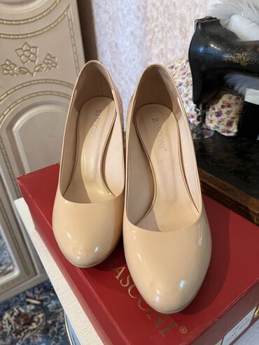 обувь женская классика: Туфли Basconi, Размер: 36, цвет - Бежевый
