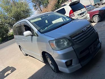 рага авто: Toyota Noah: 2003 г., 2 л, Автомат, Бензин, Вэн/Минивэн — 1