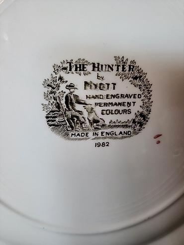 Kuhinjski setovi: Tanjiri engleski multicolor The Hunter iz 1982godine. Engleski — 14